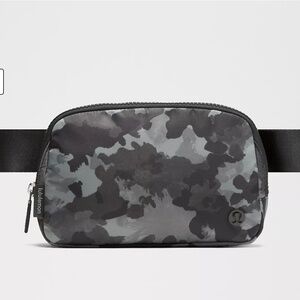 Lululemon Everywhere Belt Bag 1L in Thawed Camo Grey Multi/Onyx